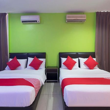 Oyo 44072 Mines Cempaka Hotel Nilai Exteriör bild
