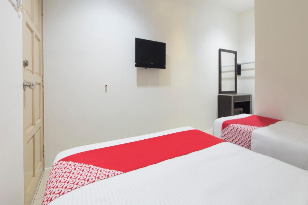 Oyo 44072 Mines Cempaka Hotel Nilai Exteriör bild