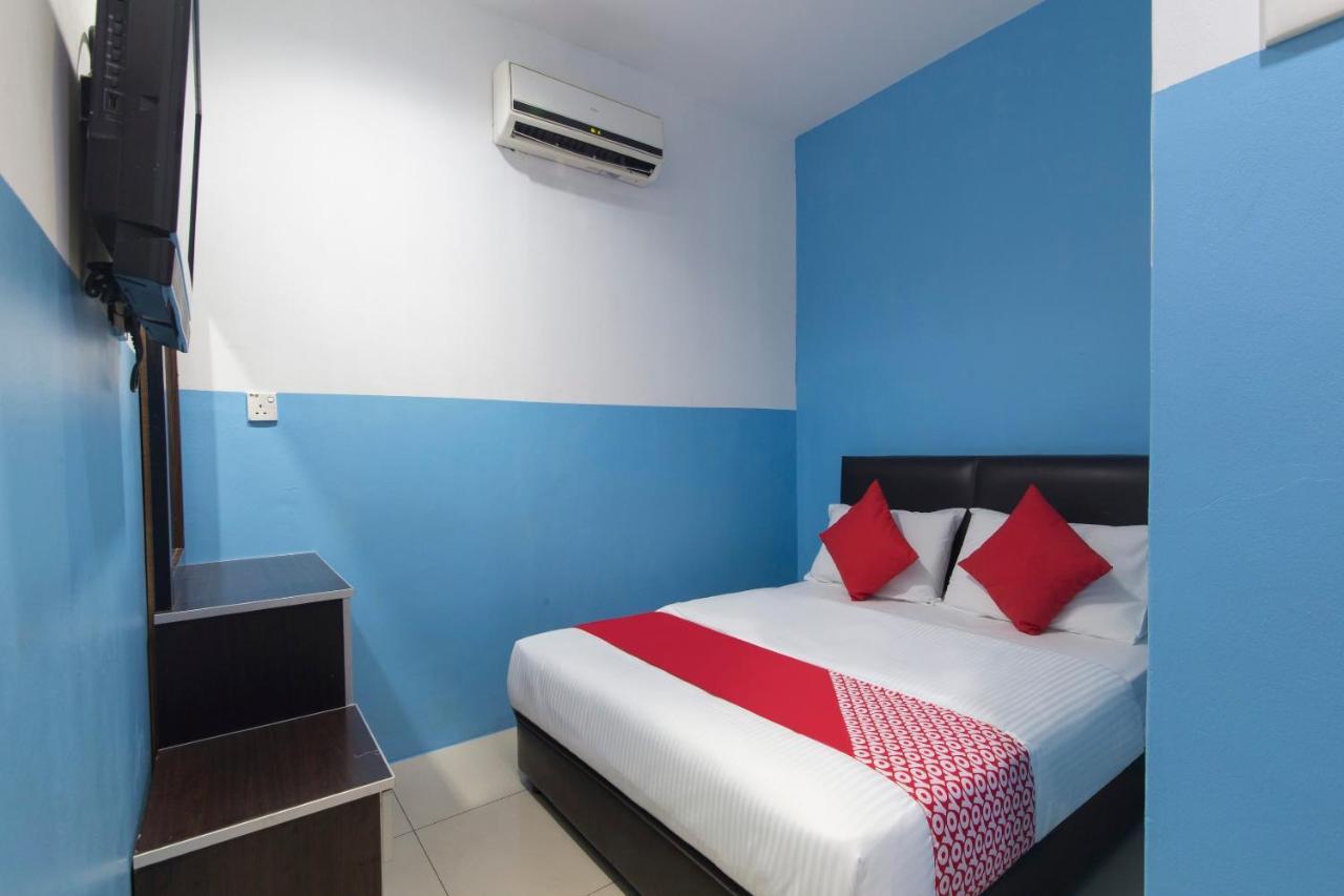 Oyo 44072 Mines Cempaka Hotel Nilai Exteriör bild
