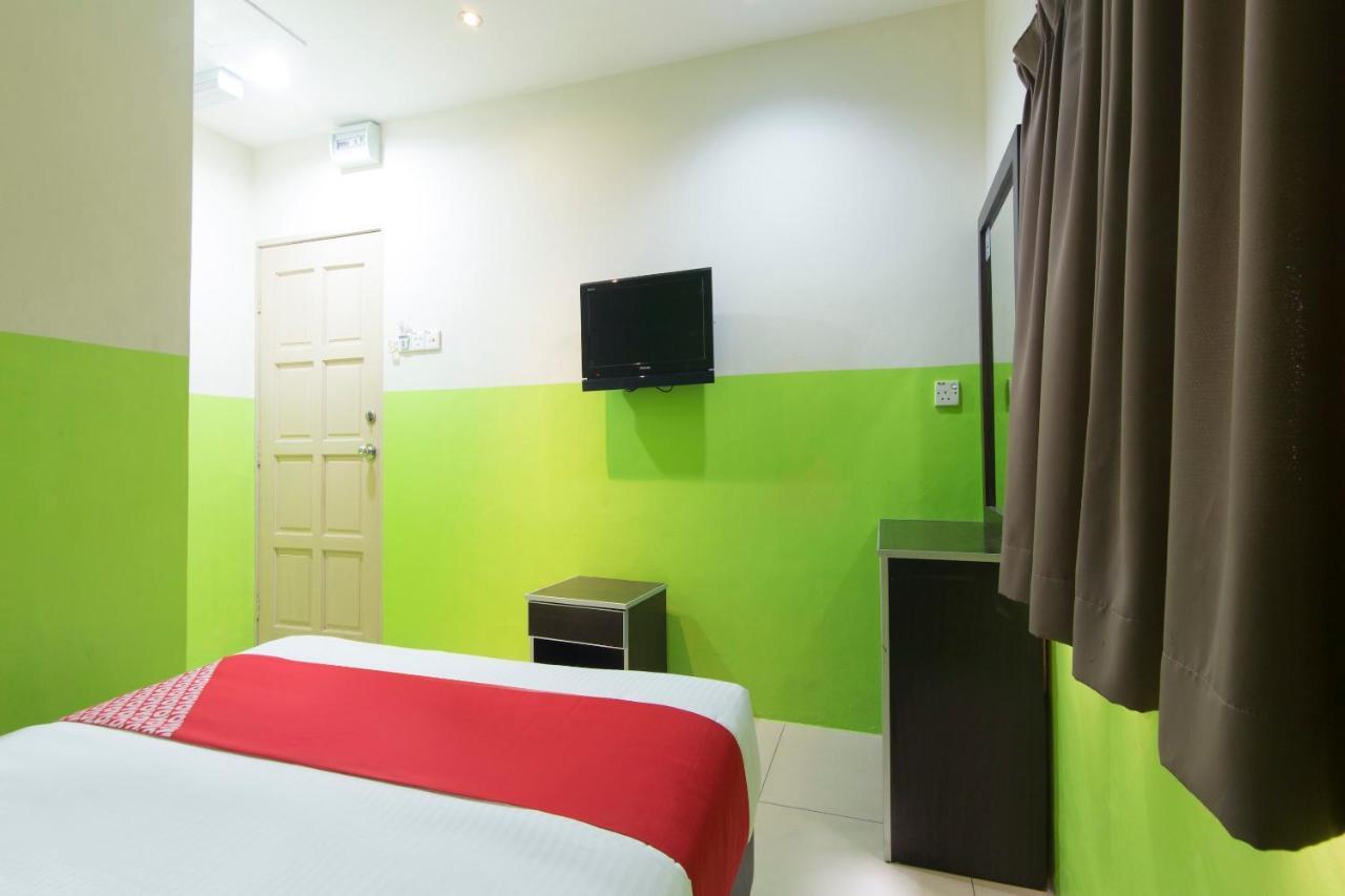 Oyo 44072 Mines Cempaka Hotel Nilai Exteriör bild
