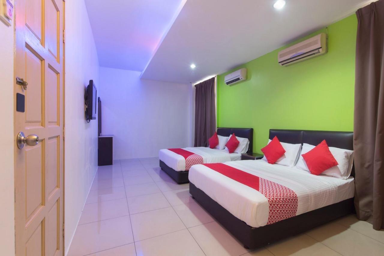 Oyo 44072 Mines Cempaka Hotel Nilai Exteriör bild