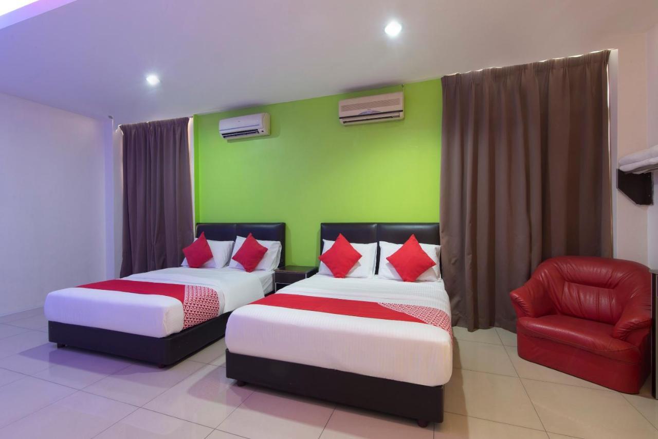 Oyo 44072 Mines Cempaka Hotel Nilai Exteriör bild