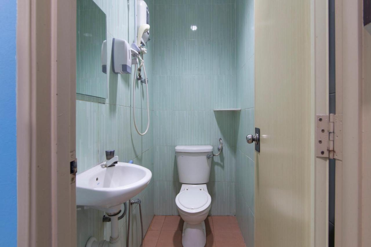 Oyo 44072 Mines Cempaka Hotel Nilai Exteriör bild
