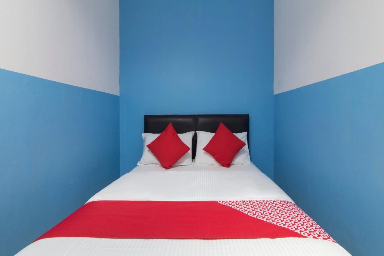 Oyo 44072 Mines Cempaka Hotel Nilai Exteriör bild