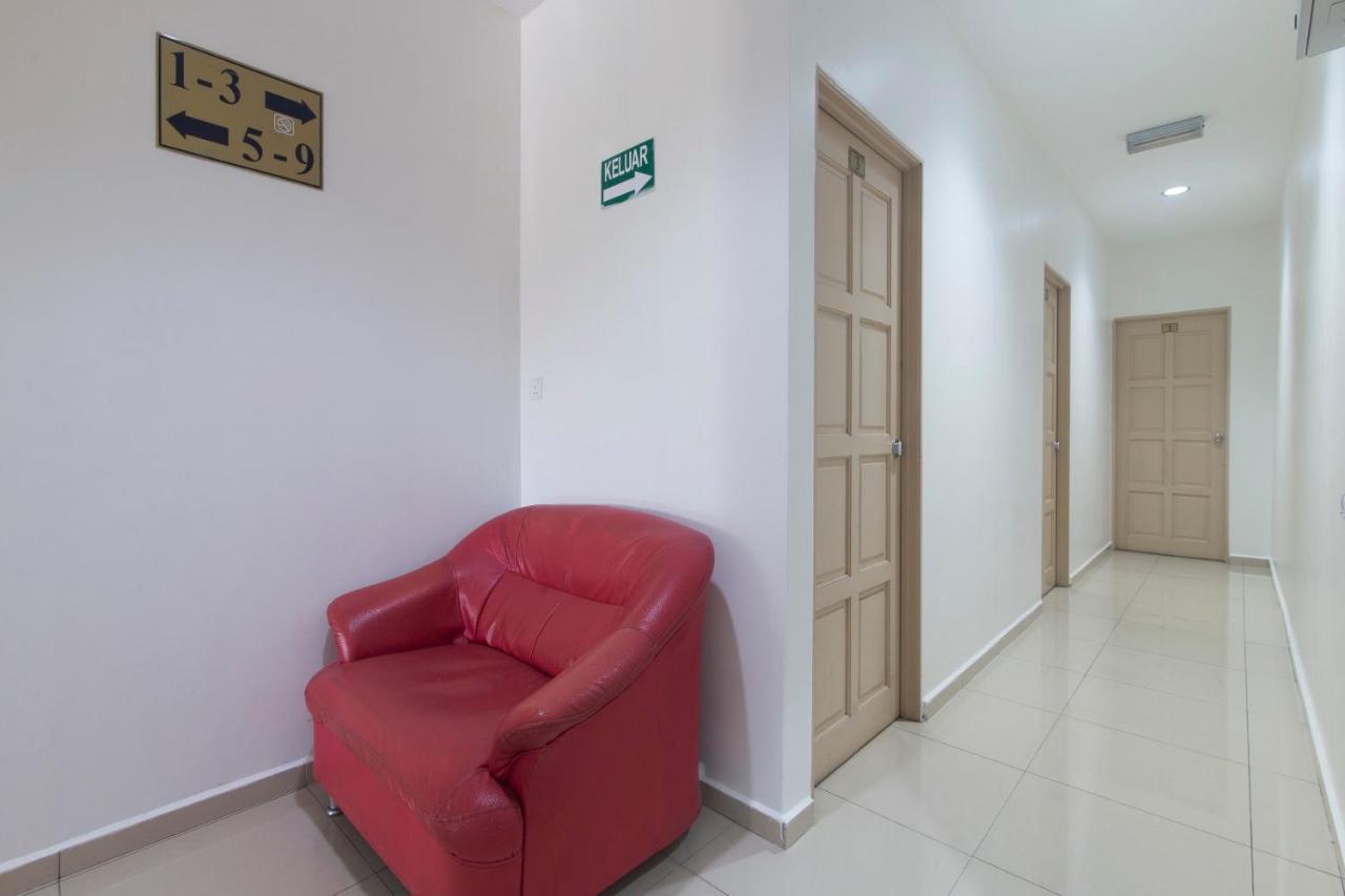 Oyo 44072 Mines Cempaka Hotel Nilai Exteriör bild