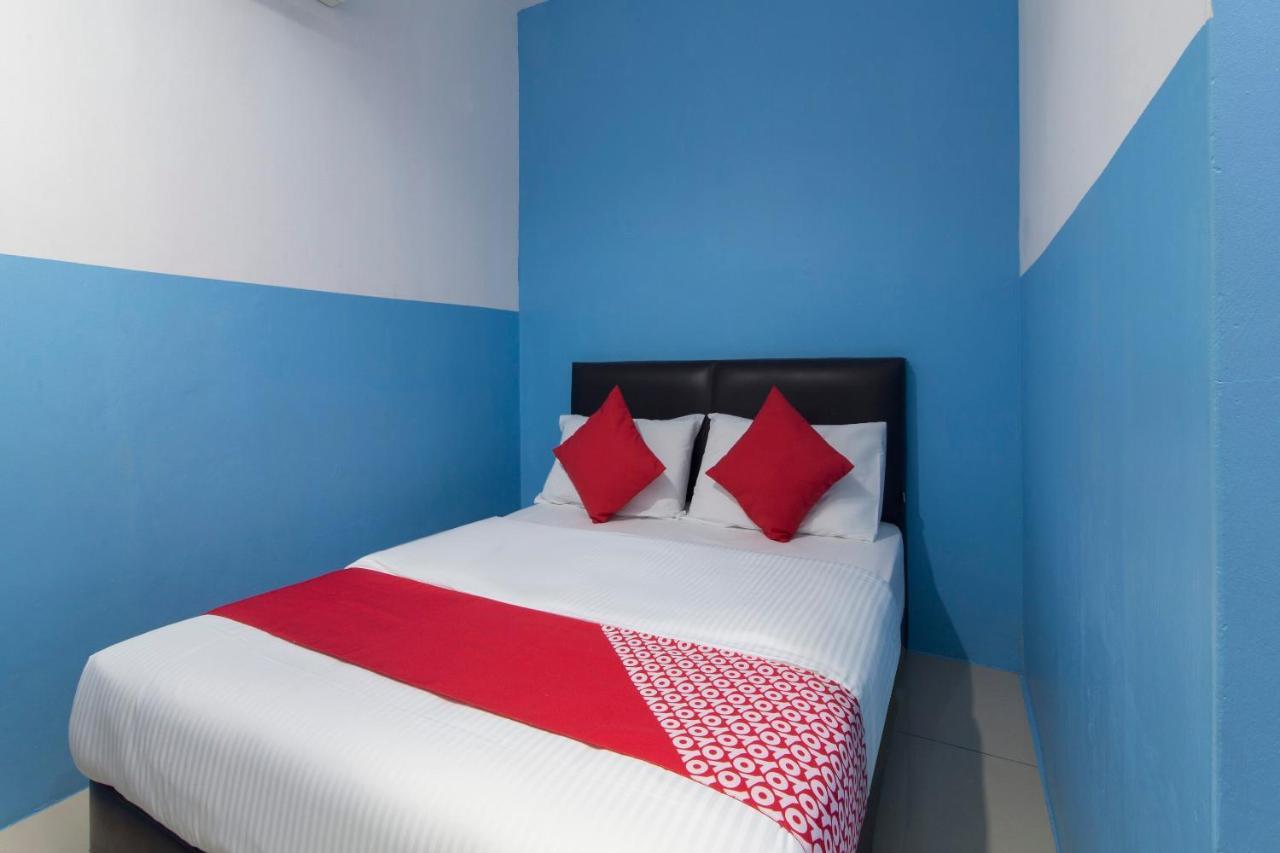 Oyo 44072 Mines Cempaka Hotel Nilai Exteriör bild