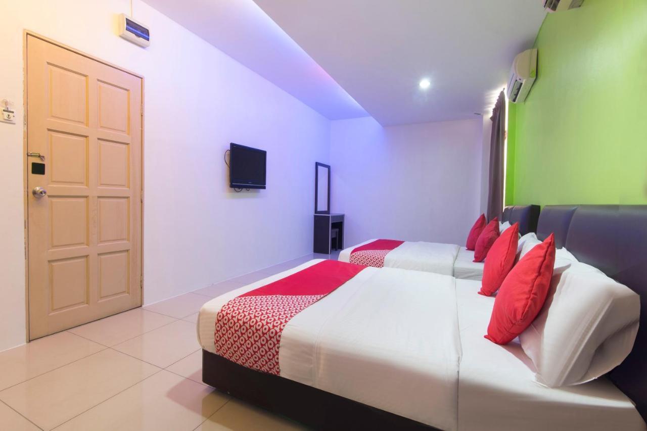 Oyo 44072 Mines Cempaka Hotel Nilai Exteriör bild
