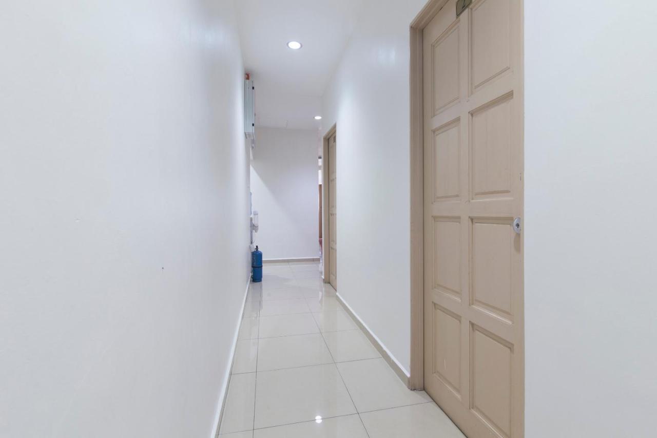 Oyo 44072 Mines Cempaka Hotel Nilai Exteriör bild