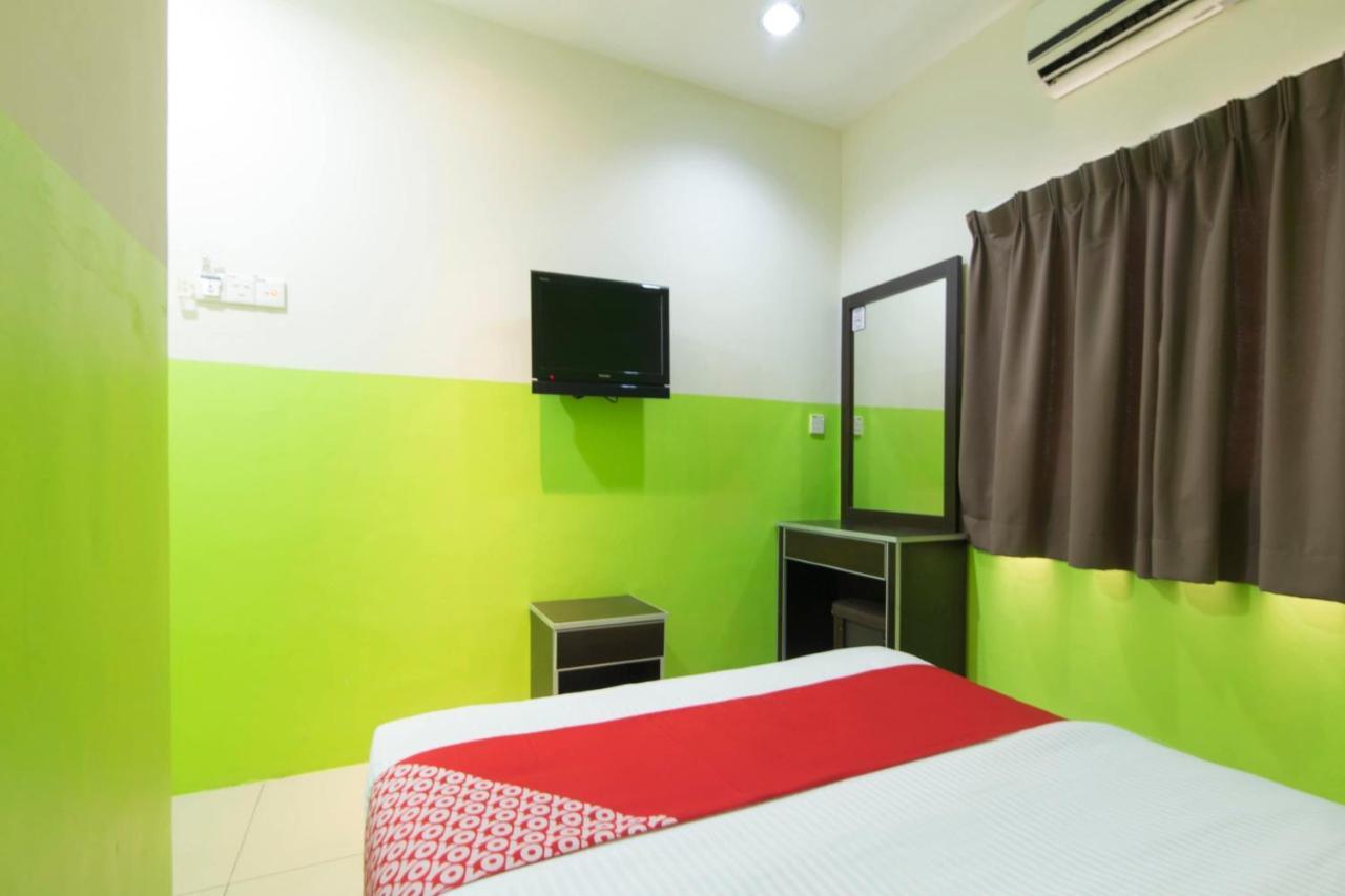 Oyo 44072 Mines Cempaka Hotel Nilai Exteriör bild