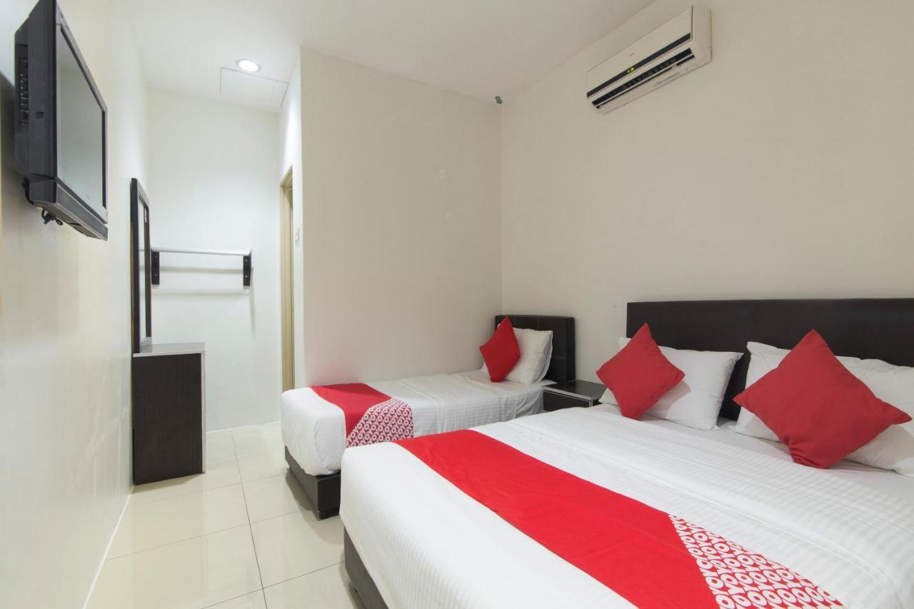 Oyo 44072 Mines Cempaka Hotel Nilai Exteriör bild