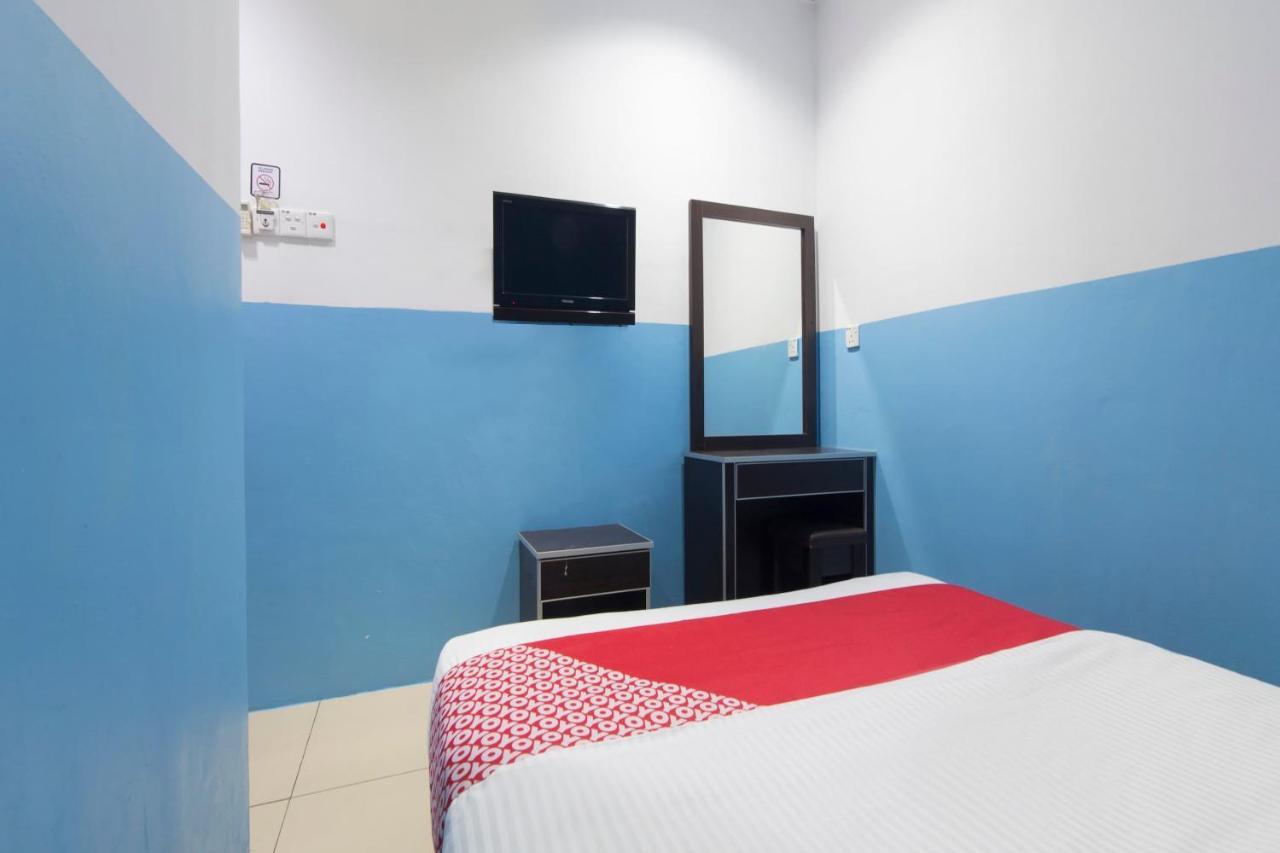Oyo 44072 Mines Cempaka Hotel Nilai Exteriör bild