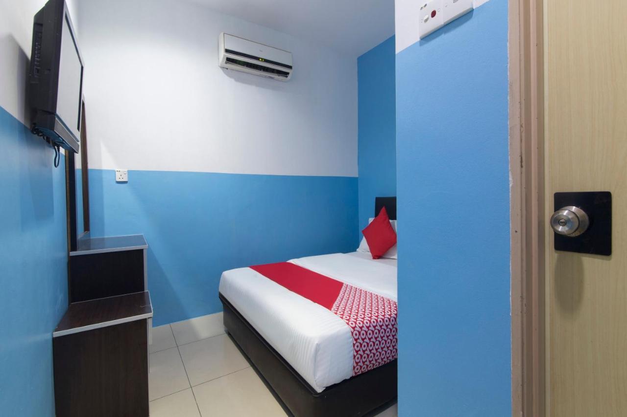 Oyo 44072 Mines Cempaka Hotel Nilai Exteriör bild