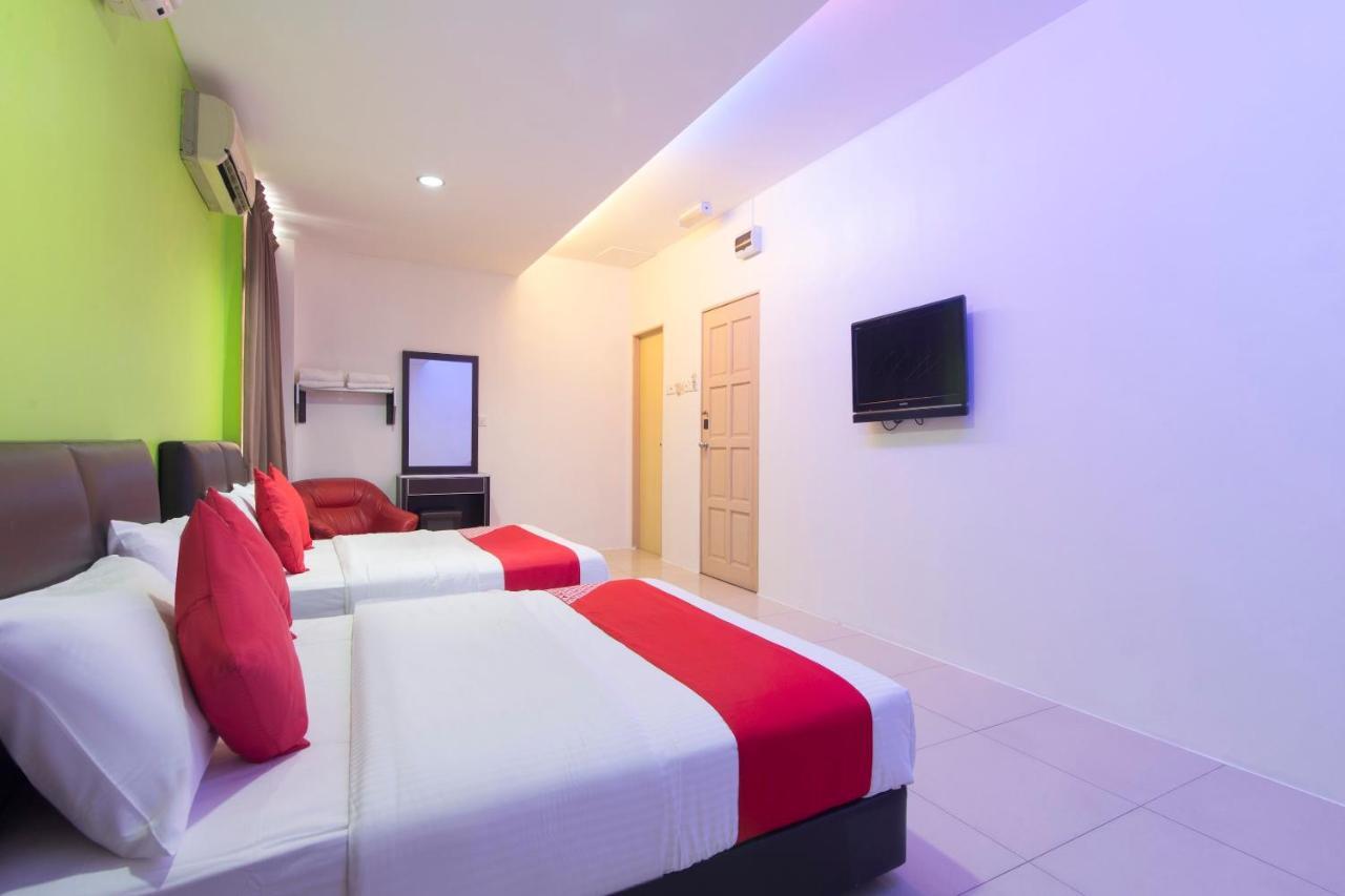 Oyo 44072 Mines Cempaka Hotel Nilai Exteriör bild