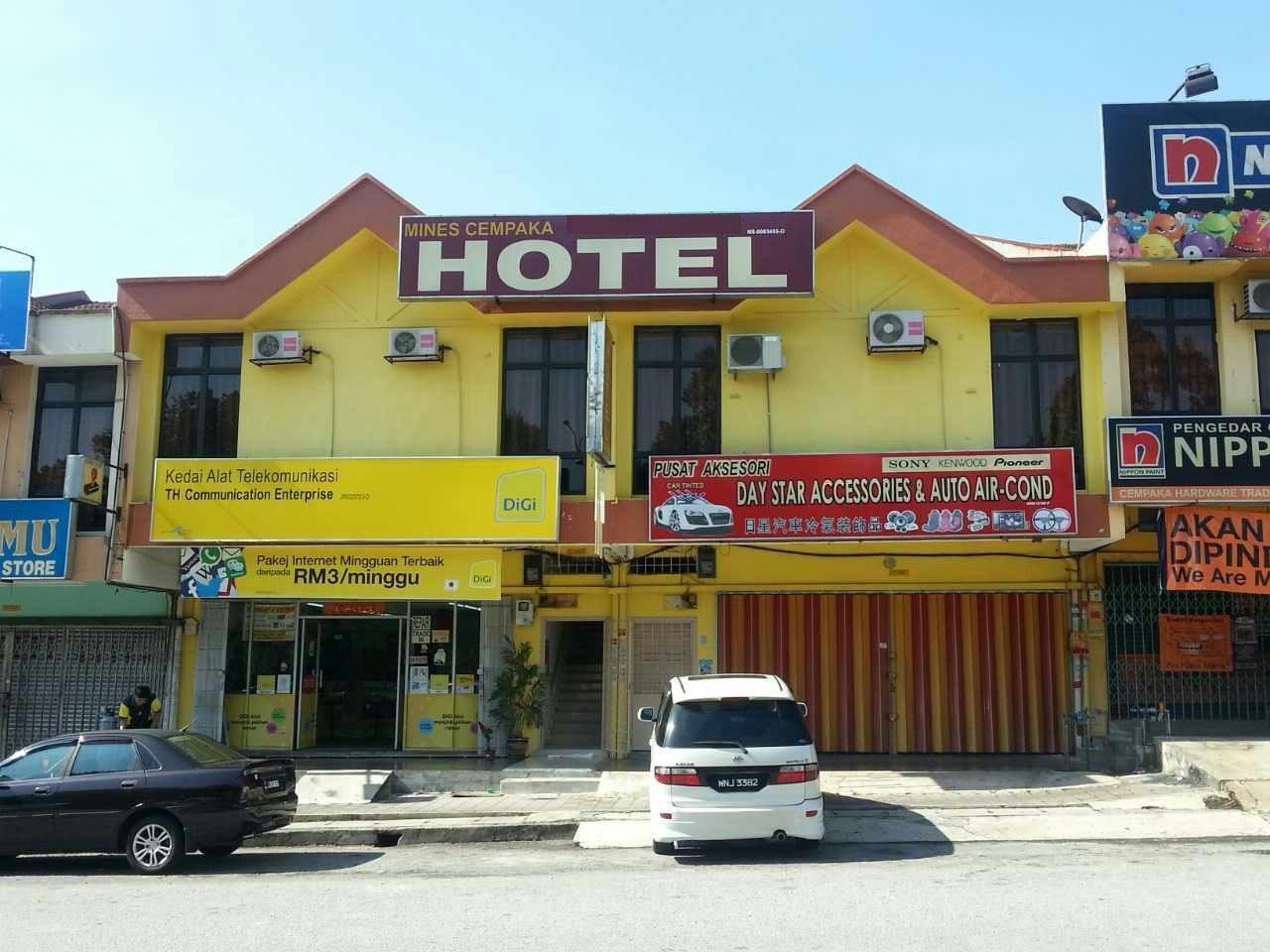 Oyo 44072 Mines Cempaka Hotel Nilai Exteriör bild