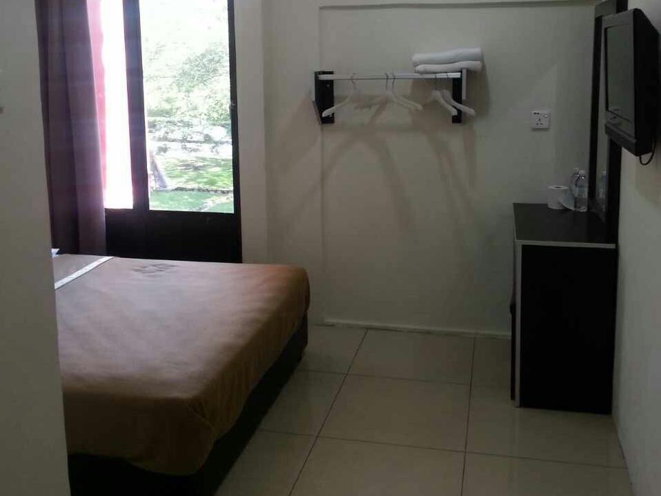 Oyo 44072 Mines Cempaka Hotel Nilai Exteriör bild