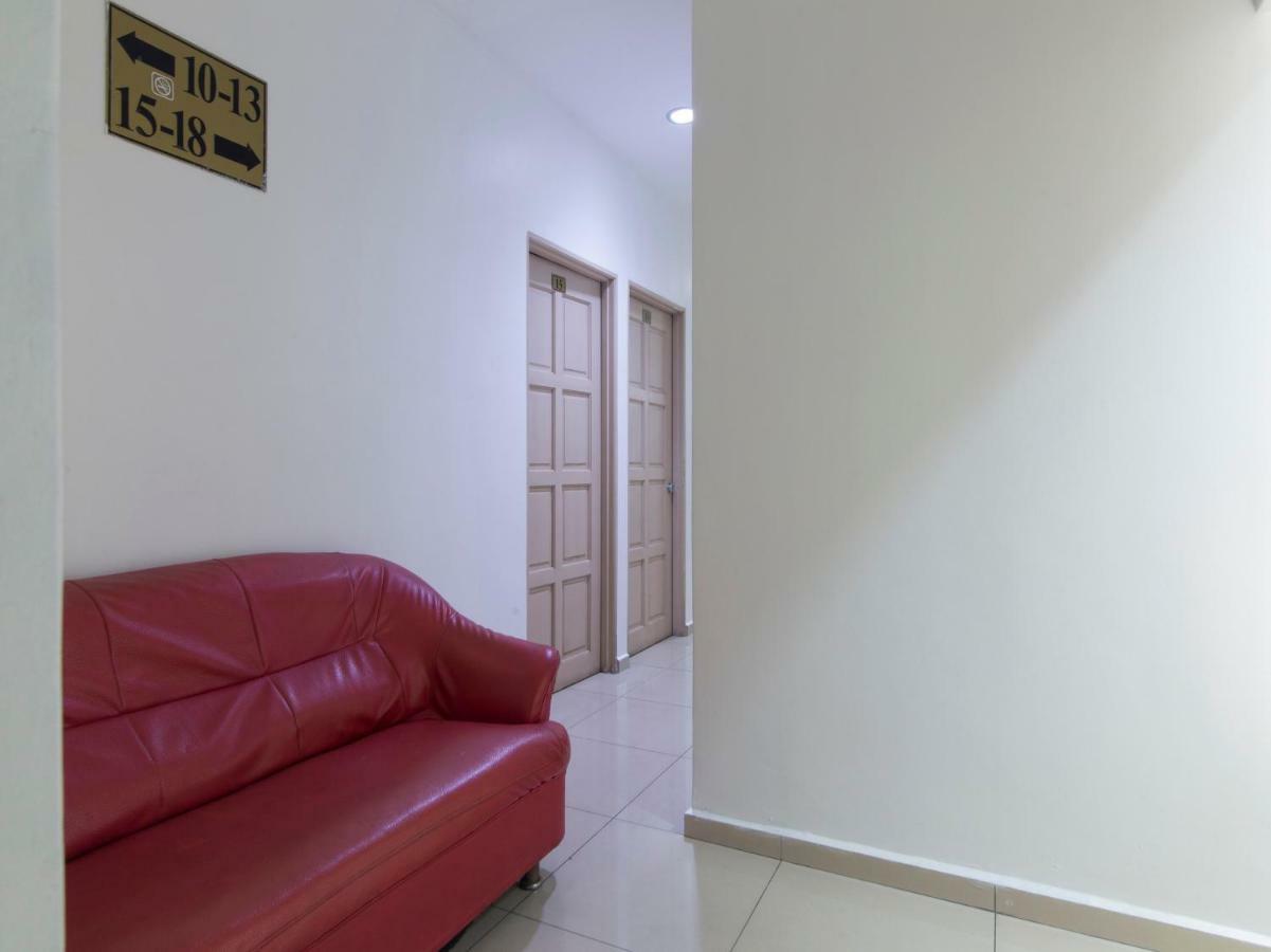 Oyo 44072 Mines Cempaka Hotel Nilai Exteriör bild