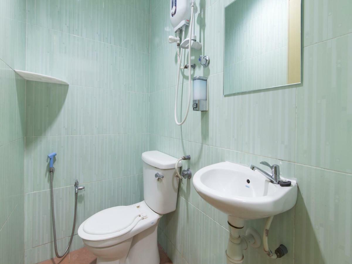 Oyo 44072 Mines Cempaka Hotel Nilai Exteriör bild
