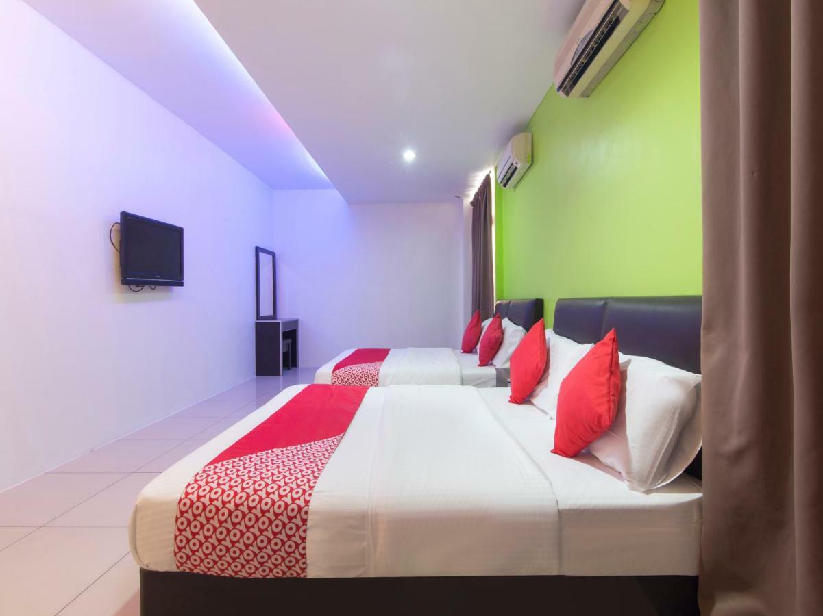 Oyo 44072 Mines Cempaka Hotel Nilai Exteriör bild