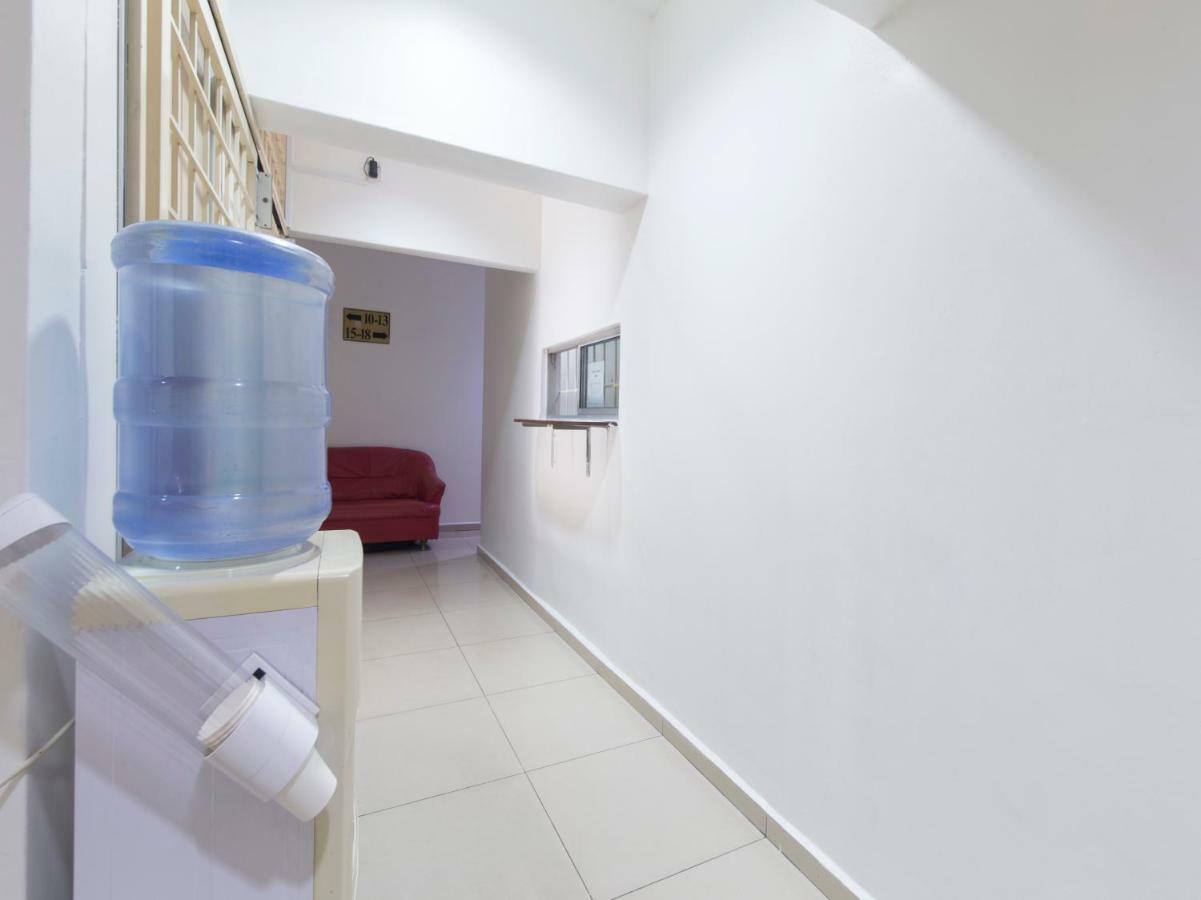 Oyo 44072 Mines Cempaka Hotel Nilai Exteriör bild